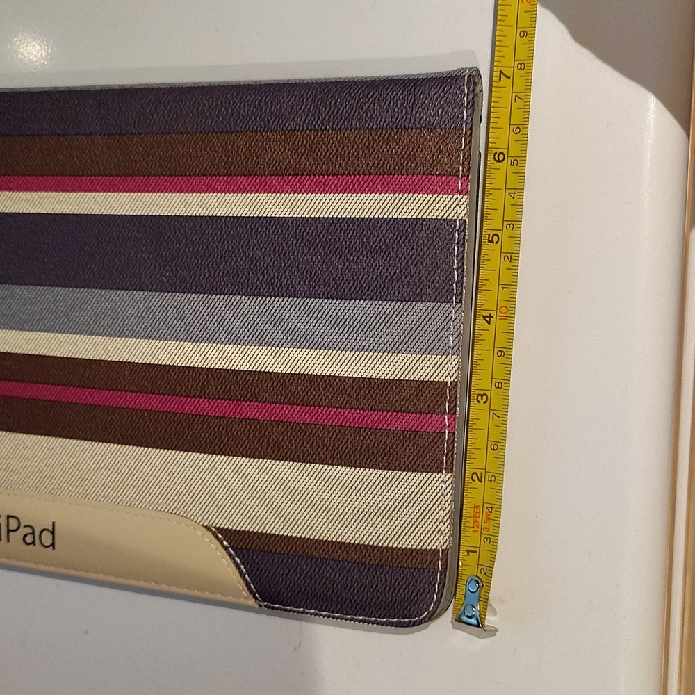 iPad Case - Picture 8 of 9